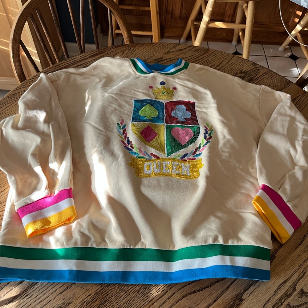 QUEEN OF SPARKLES Cream Sweatshirt with Colorful Crest